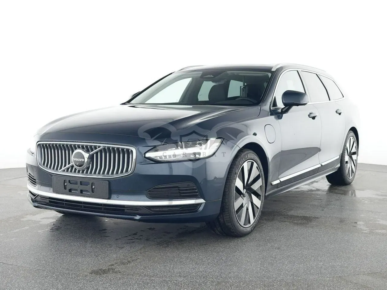 Volvo V90 2025