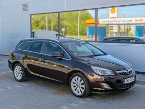 Opel Astra J 1.4 T Sport 2012