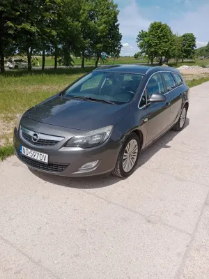 Opel Astra J 1.6 T Sport 2011