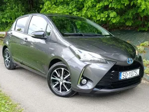 Toyota Yaris III Hybrid 100 Premium 2019