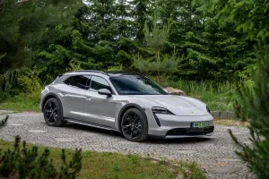Porsche Taycan 4 2021