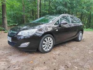 Opel Astra J 1.6 T Sport 2012