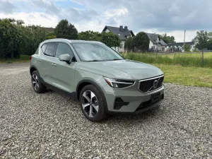 Volvo XC40 B5 AWD Ultimate Dark 2025