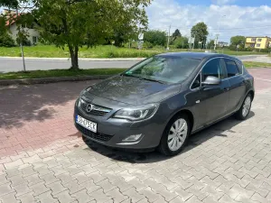 Opel Astra J 1.6 Easytronic Cosmo 2010