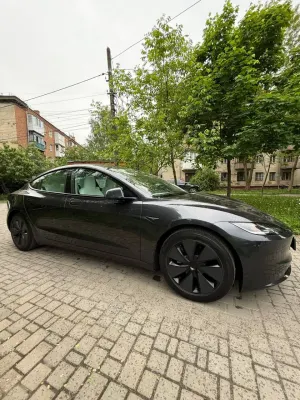 Tesla Model 3 2025