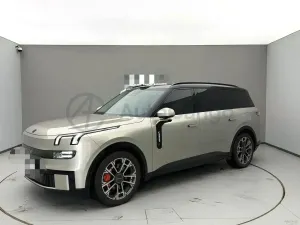 Lynk & co 900 2025