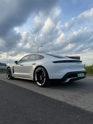 Porsche Taycan 2021