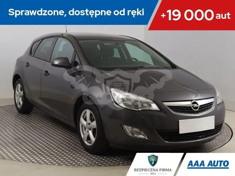Opel Astra J 2011