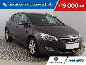 Opel Astra J 2011