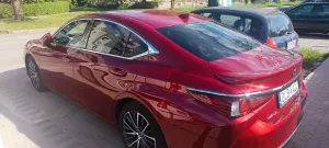 Lexus ES 300h Business Edition + 2022