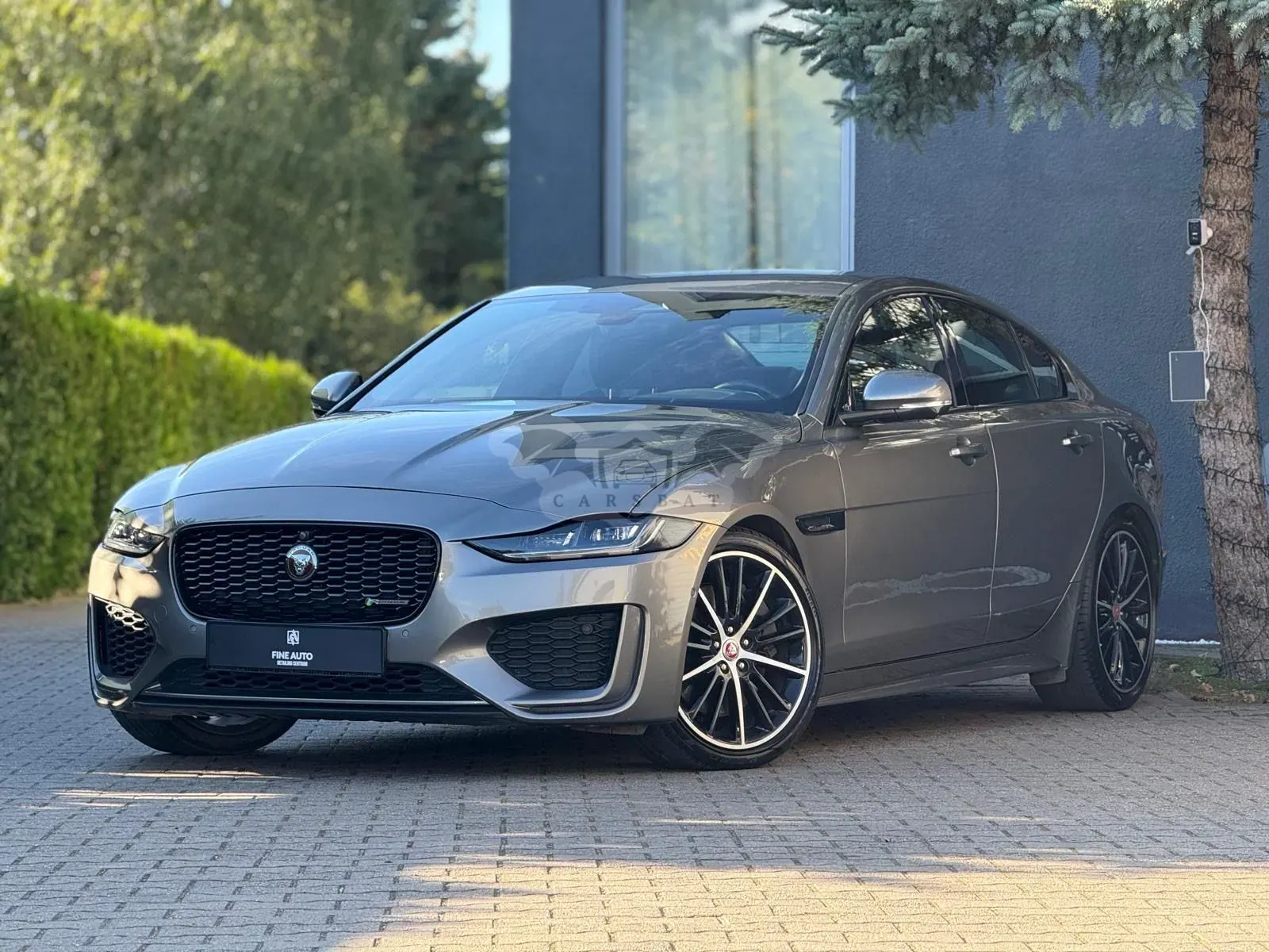 Jaguar XE 2.0 P250 R-Dynamic Black 2022