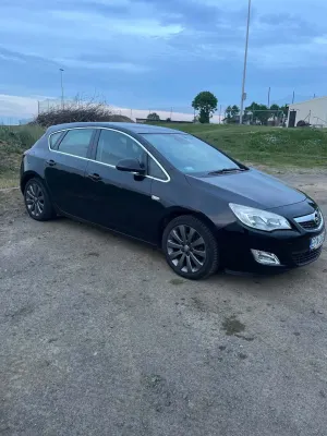 Opel Astra J 1.4 T Cosmo 2011