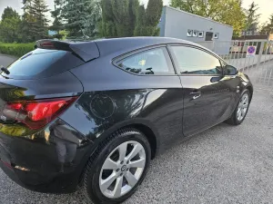 Opel Astra J 2011