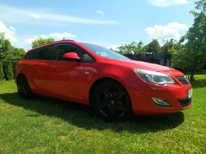 Opel Astra J 1.6 Turbo Color Edition 2012