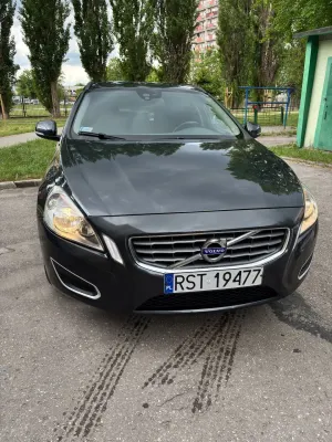 Volvo V60 I D3 Momentum 2011