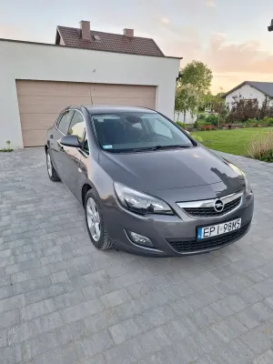 Opel Astra J 2011