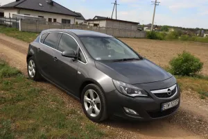 Opel Astra J 1.6 T Cosmo 2010
