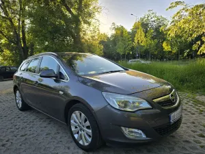 Opel Astra J 1.6 T Cosmo 2012