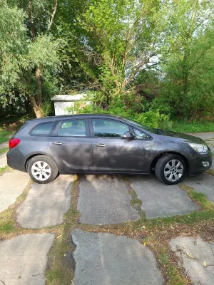 Opel Astra J 1.7 CDTI 2011