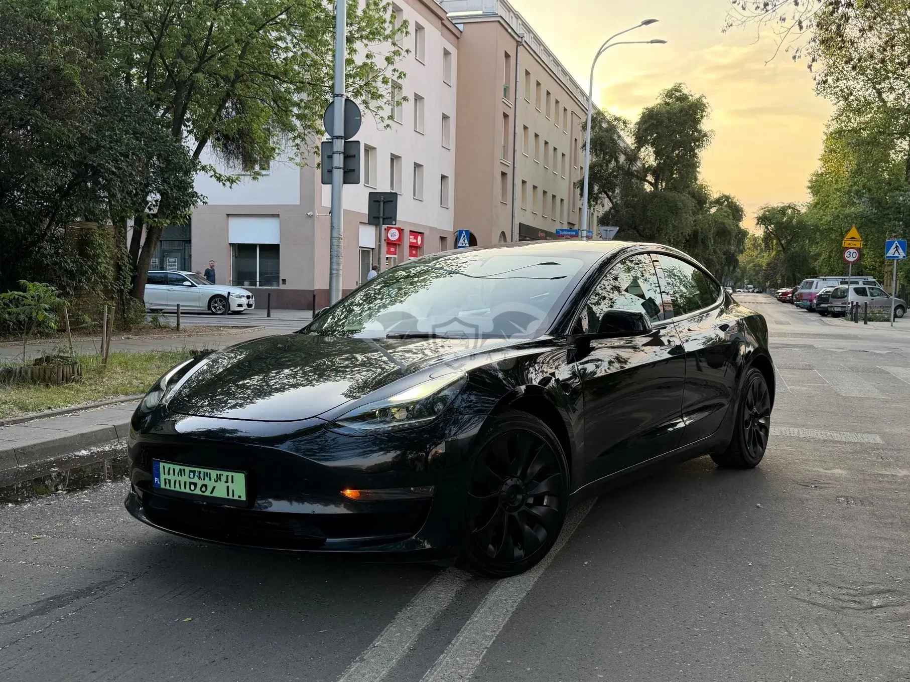 Tesla Model 3 Standard Reichweite Plus Hinterradantrieb 2021