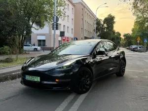 Tesla Model 3 Standard Reichweite Plus Hinterradantrieb 2021