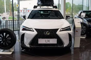 Lexus UX 300h F Sport Design 2025