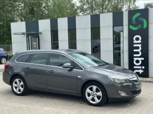 Opel Astra J 2011