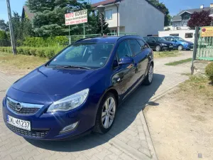 Opel Astra J 2011