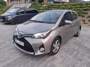 Toyota Yaris III Hybrid 100 Dynamic 2015