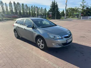 Opel Astra J 1.6 Edition Sport 2011