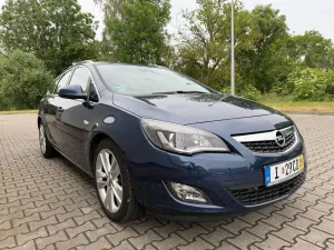 Opel Astra J 1.6 Turbo Edition 2011