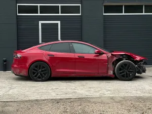 Tesla Model S 2021