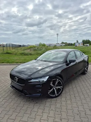 Volvo S60 III B5 B AWD Plus Dark 2024