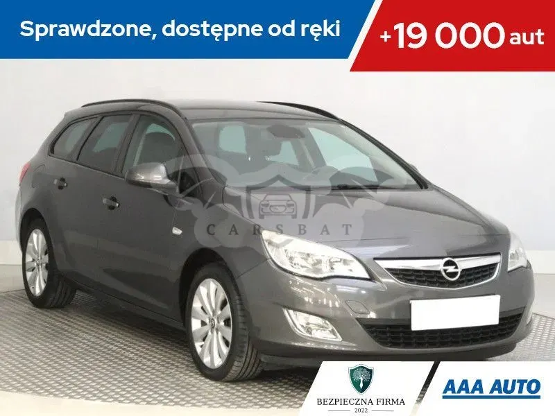 Opel Astra J 2011