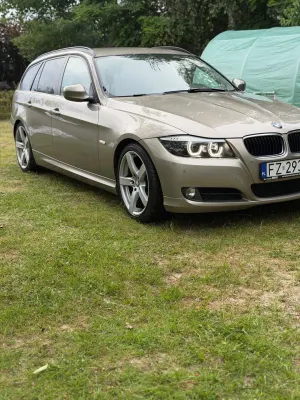 BMW 3 Series E90/E91/E92/E93 318d Luxury Line 2011