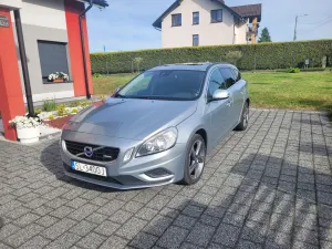 Volvo V60 I D3 Momentum 2011
