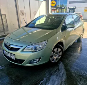 Opel Astra J 1.7 CDTI DPF Color Edition 2011