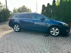 Opel Astra J 1.7 CDTI 2011