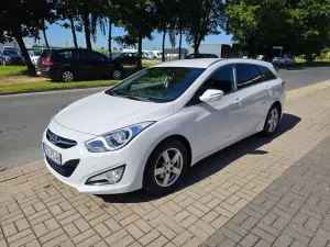 Hyundai i40 Kombi blue 1.6 Family+ 2013