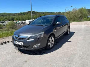 Opel Astra J 1.7 CDTI DPF Color Edition 2011