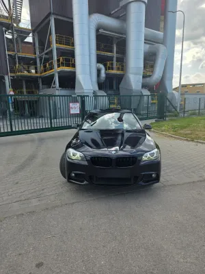 BMW 5 Series F10/F11 550i Sport-Aut 2011