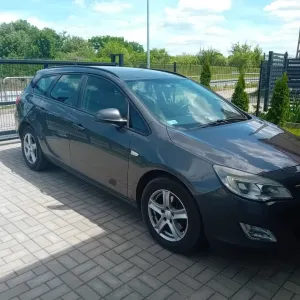 Opel Astra J 1.7 CDTI Enjoy 2011