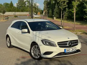 Mercedes-Benz A W176 180 (BlueEFFICIENCY) Urban 2012