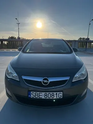 Opel Astra J 1.4 T Enjoy 2012