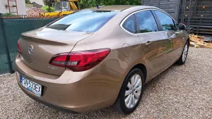 Opel Astra J 1.6 T SIDI Executive S&S 2013