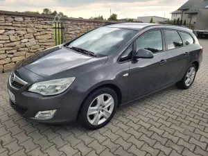 Opel Astra J 2011