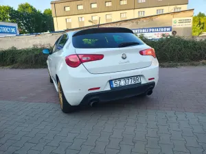 Alfa Romeo Giulietta 1750 TBi Quadrifoglio Verde 2011