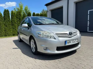 Toyota Auris I 2.0 D-4D Sol 2011