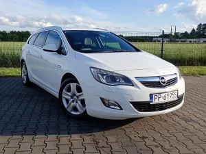 Opel Astra J 2.0 CDTI DPF Sport 2012