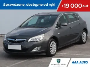 Opel Astra J 2011